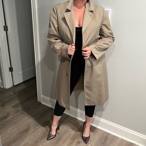 STUNNING LONDON FOG DOUBLE LAYERED TRENCH-LIKE NEW!